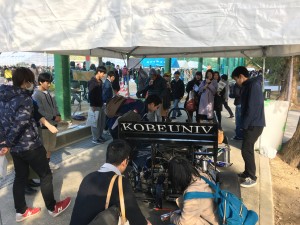 賑わっています